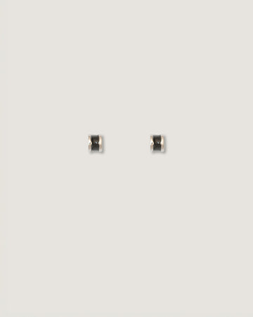 Aretes studs semi circulo plateado con esmalte