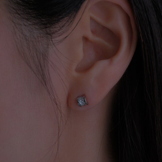 Aretes studs plateado pavé con zirconias 