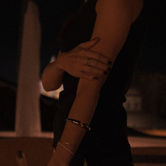 Brazelete grueso acero inoxidable bañado en oro 18k