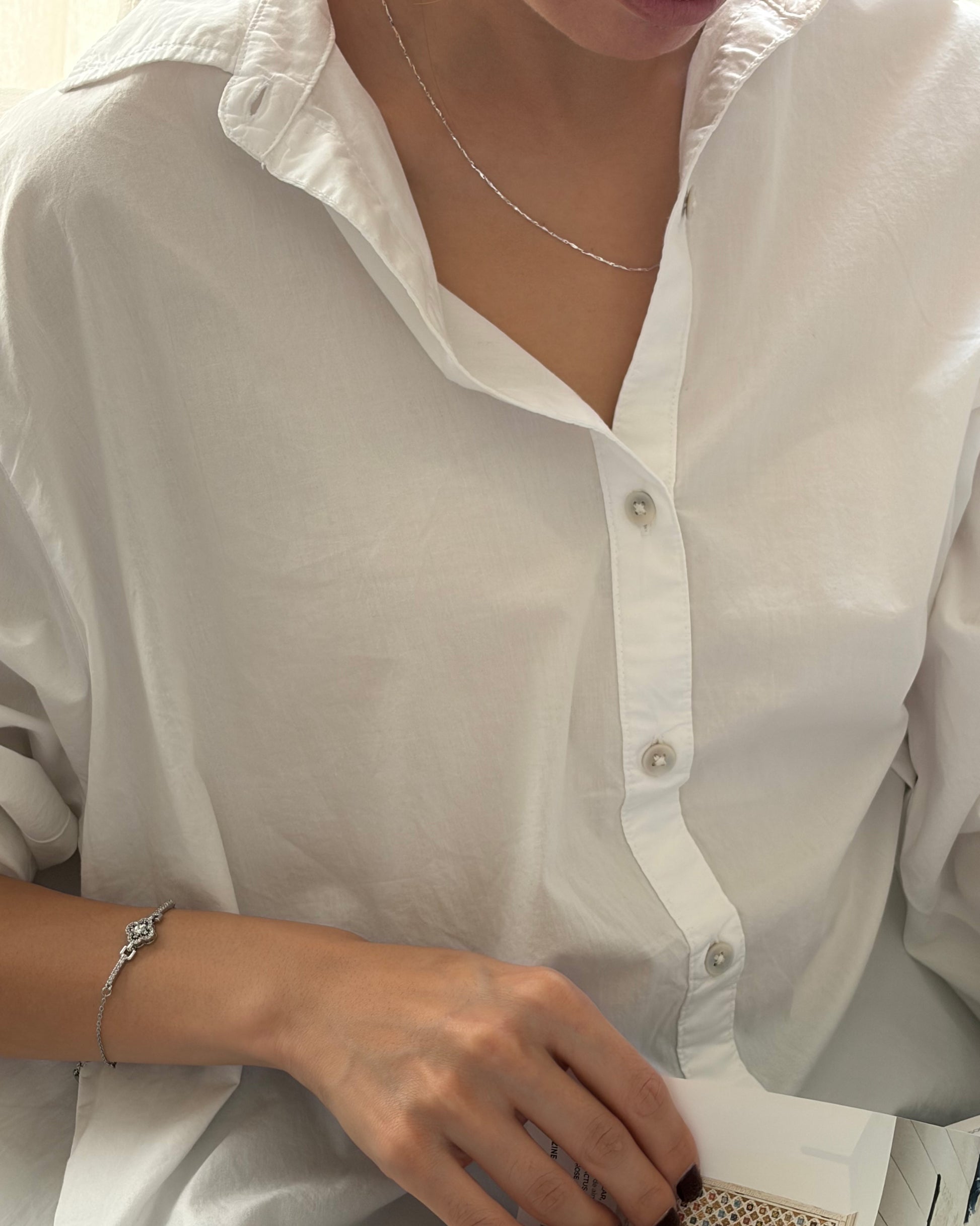 Pulsera acero inoxidable diseño cuatro pétalos ornamentado con zirconias y detalles pavé con cadena plata 925