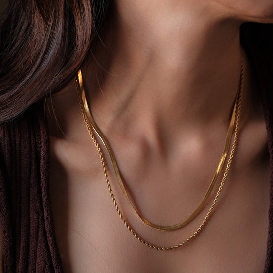 Collar Vera Cadena tipo snake de acabado liso reflectante y con cadena secundaria trenzada