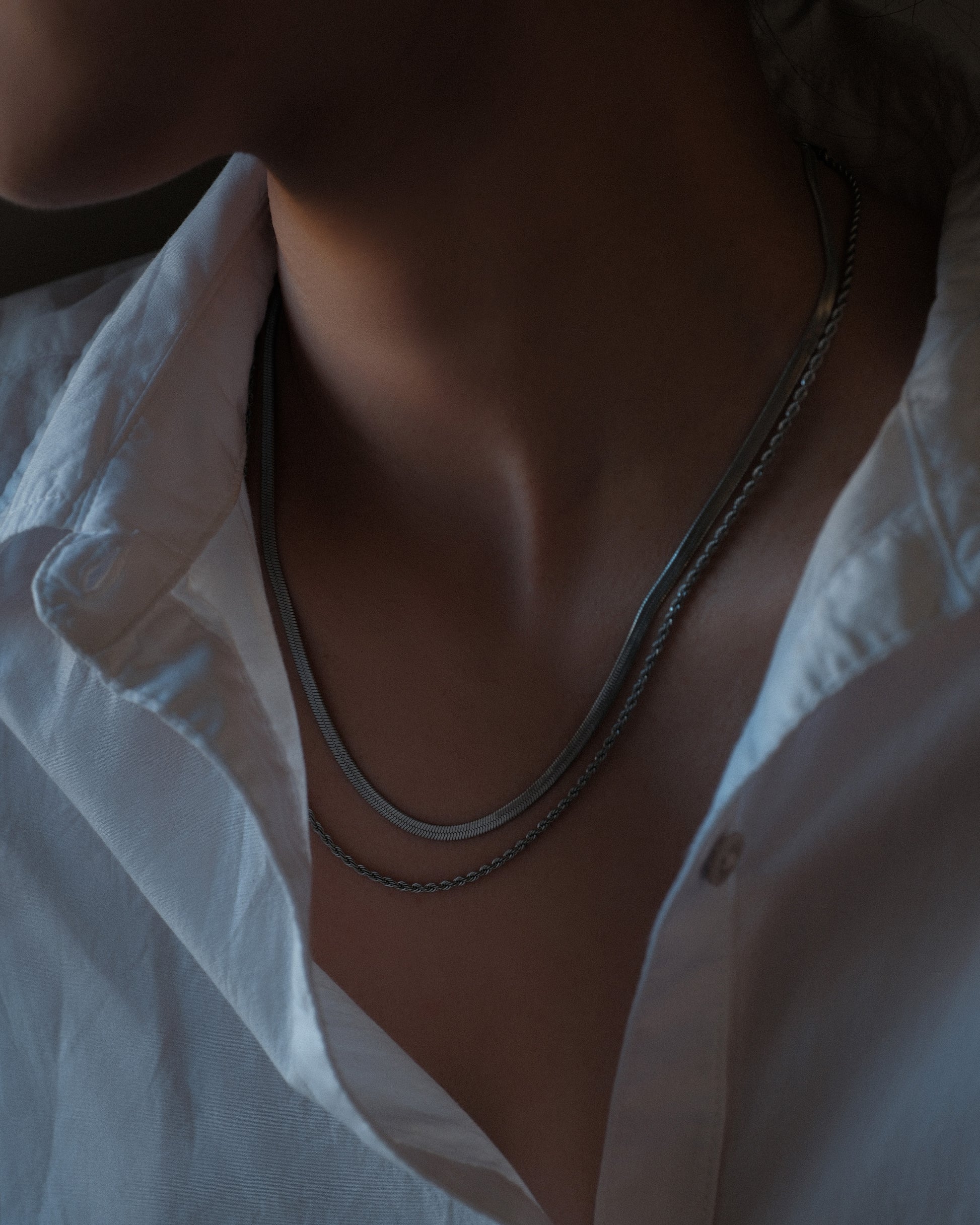 Collar Vera Cadena tipo snake de acabado liso reflectante y con cadena secundaria trenzada