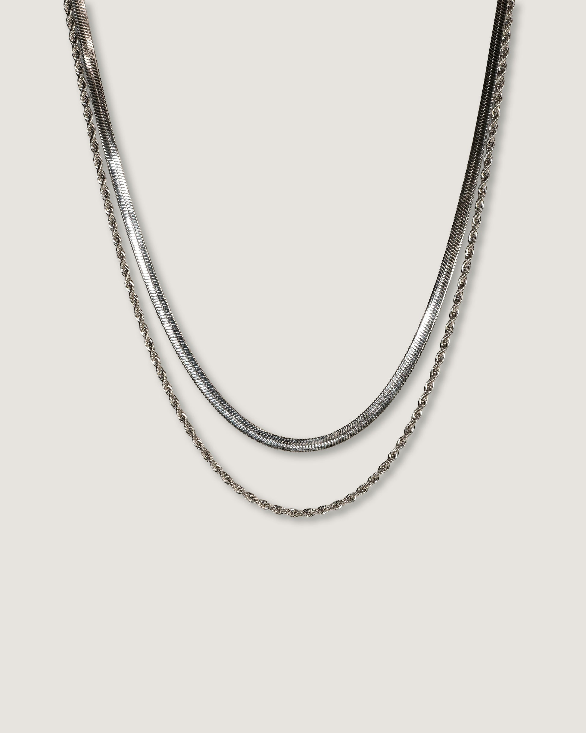 Collar Vera Cadena tipo snake de acabado liso reflectante y con cadena secundaria trenzada