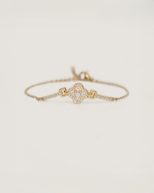 Pulsera acero inoxidable bañado en oro diseño cuatro pétalos ornamentado con zirconias y detalles pavé